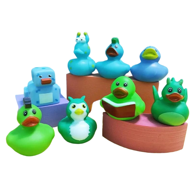 Pato de goma de colores para el baño Escena de juguetes para el baño de bebé con patos amarillos clásicos, juguetes flotantes y configuración de juego con agua